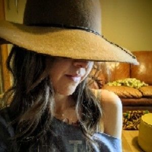 Meet your Posher, Suzanne